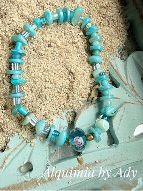 Luxury shells 🐚 Aqua mother of pearl and Turquoise Beaded Bracelet